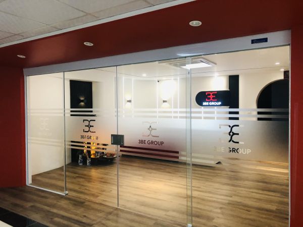 in decal dán kính trang trí