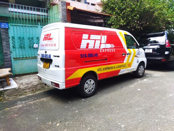 in decal dán quảng cáo ô tô