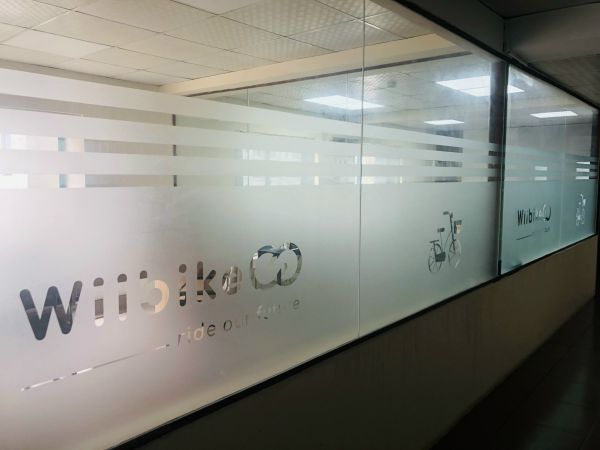 in decal dán kính văn phòng
