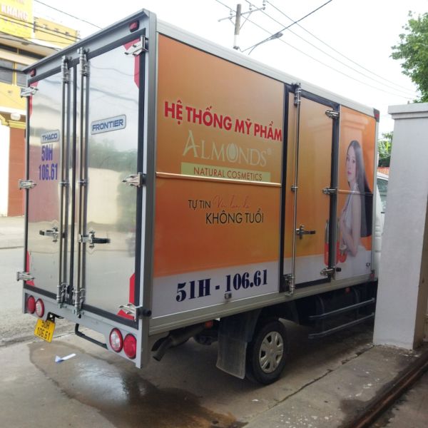 in decal dán quảng cáo xe tải