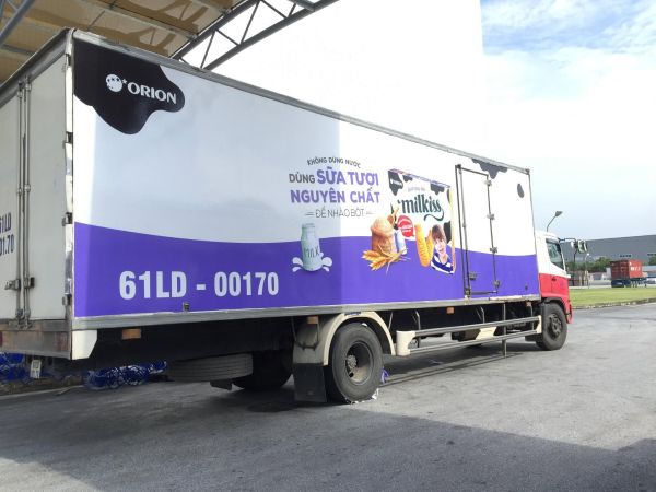 in decal dán quảng cáo xe tải