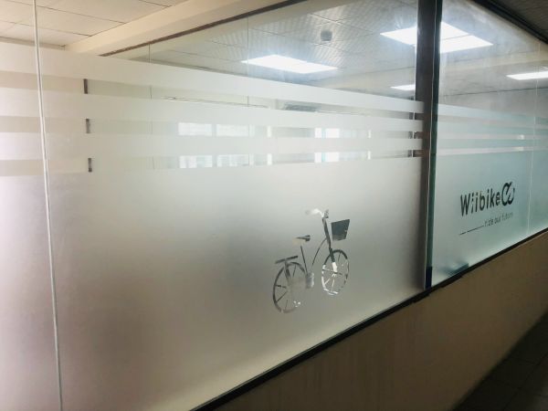 in decal dán kính văn phòng