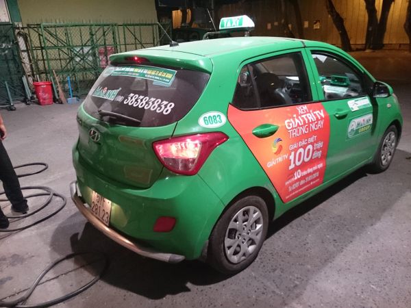 in decal quảng cáo xe ô tô