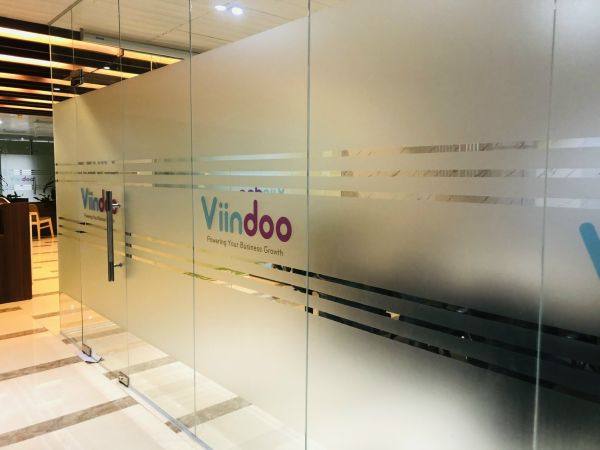decal mờ dán kính văn phòng