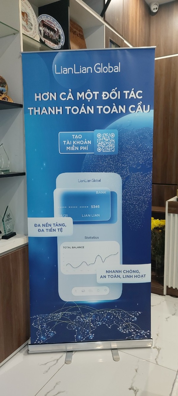in standee quận 7