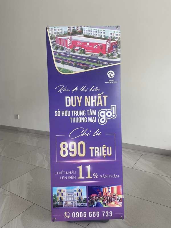 standee chữ x