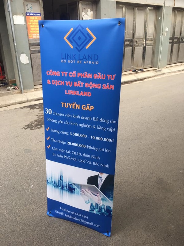 in standee tphcm