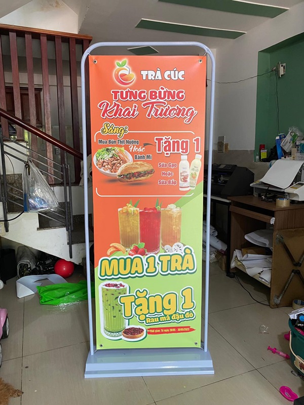 in standee tphcm